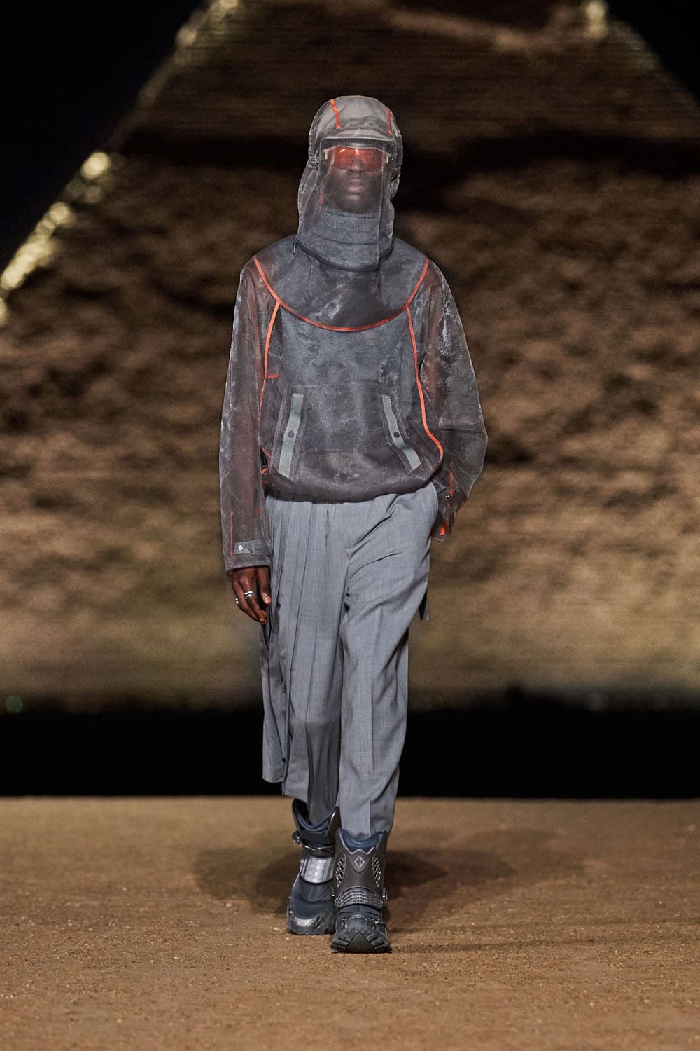 Dior Hombres Egipto Pirámides De Giza Pre Otoño 2023 Runway Magazine 45