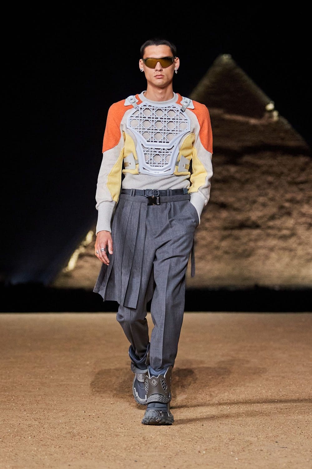 Dior Hombres Egipto Pirámides De Giza Pre Otoño 2023 Runway Magazine 47