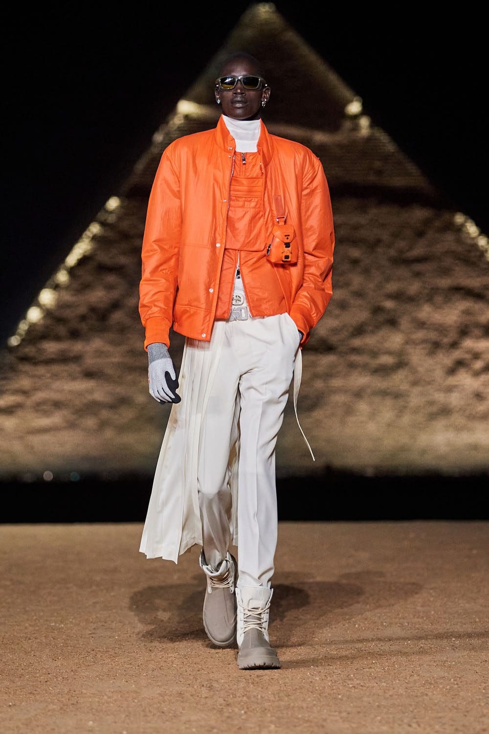 Dior Hombres Egipto Pirámides De Giza Pre Otoño 2023 Runway Magazine 48