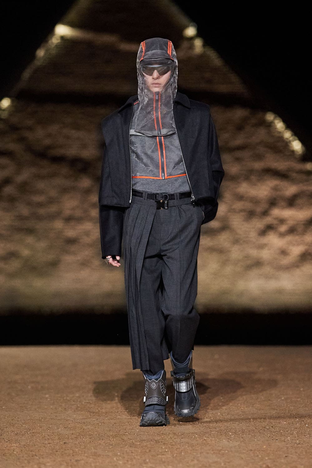 Dior Hombres Egipto Pirámides De Giza Pre Otoño 2023 Runway Magazine 49