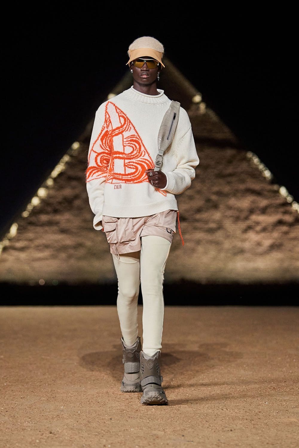Dior Hombres Egipto Pirámides De Giza Pre Otoño 2023 Runway Magazine 50