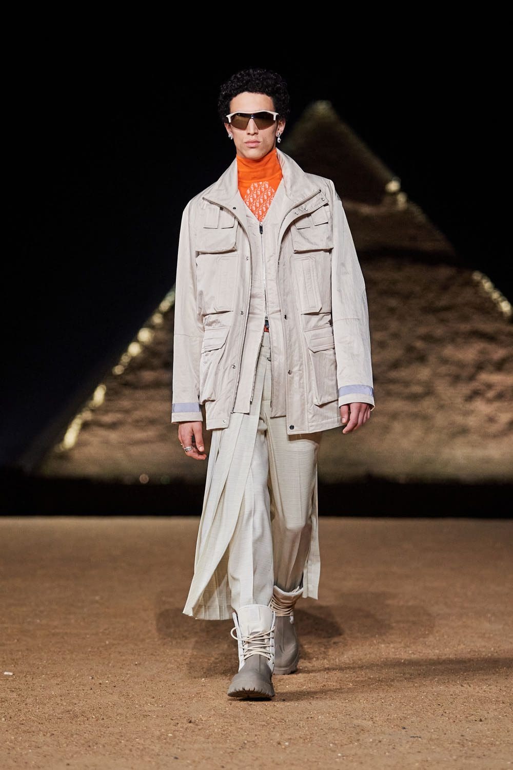 Dior Hombres Egipto Pirámides De Giza Pre Otoño 2023 Runway Magazine 51