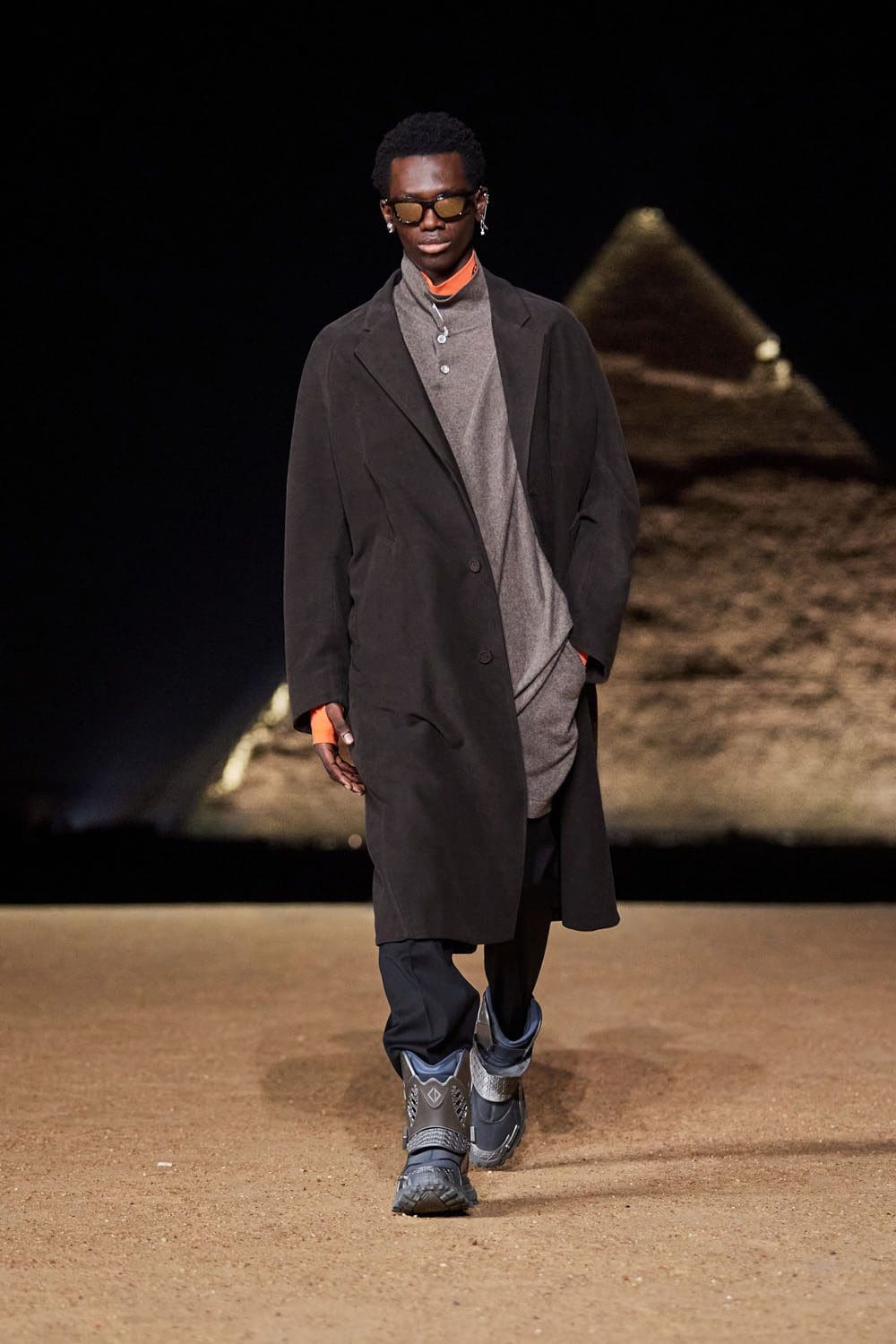 Dior Hombres Egipto Pirámides De Giza Pre Otoño 2023 Runway Magazine 53