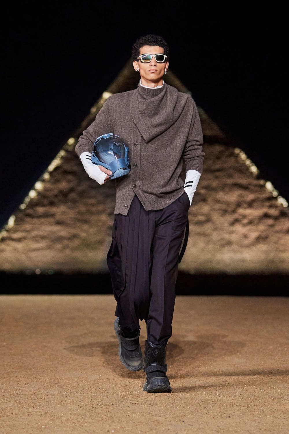 Dior Hombres Egipto Pirámides De Giza Pre Otoño 2023 Runway Magazine 59