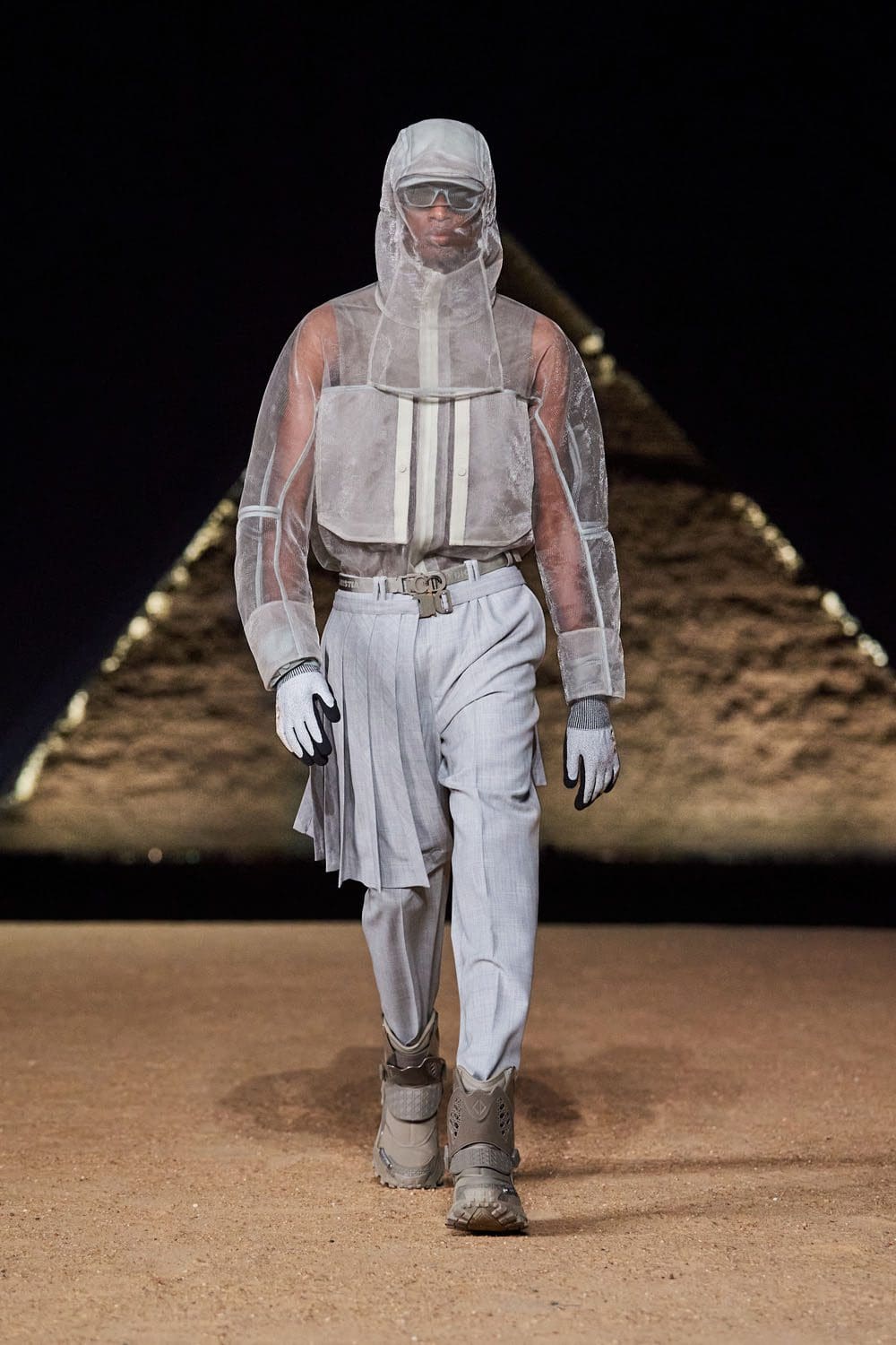 Dior Hombres Egipto Pirámides De Giza Pre Otoño 2023 Runway Magazine 6