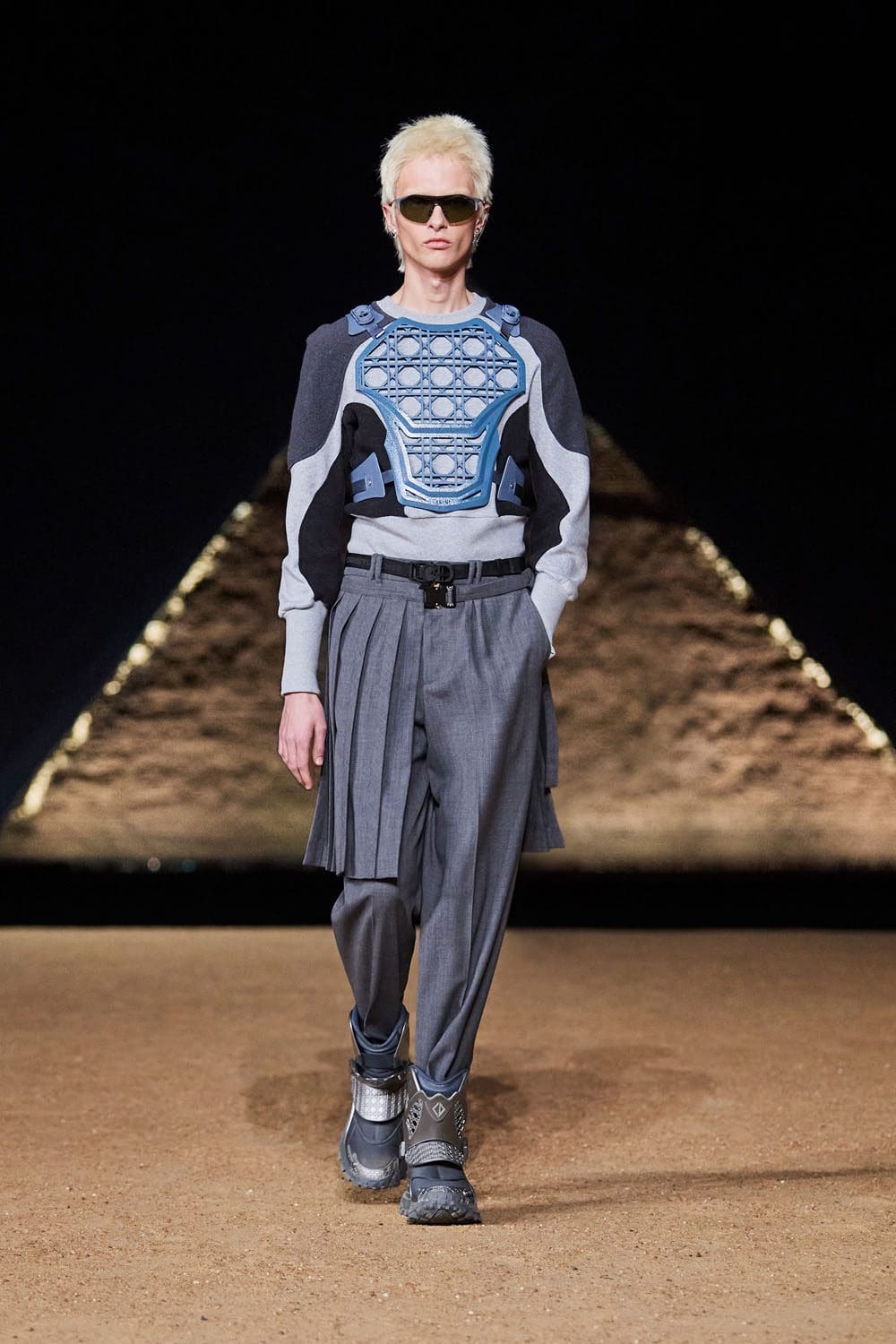 Dior Hombres Egipto Pirámides De Giza Pre Otoño 2023 Runway Magazine 60
