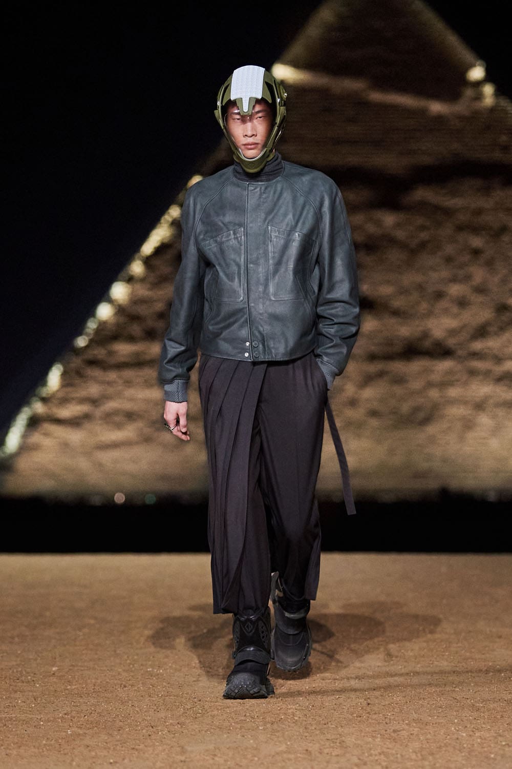 Dior Hombres Egipto Pirámides De Giza Pre Otoño 2023 Runway Magazine 64