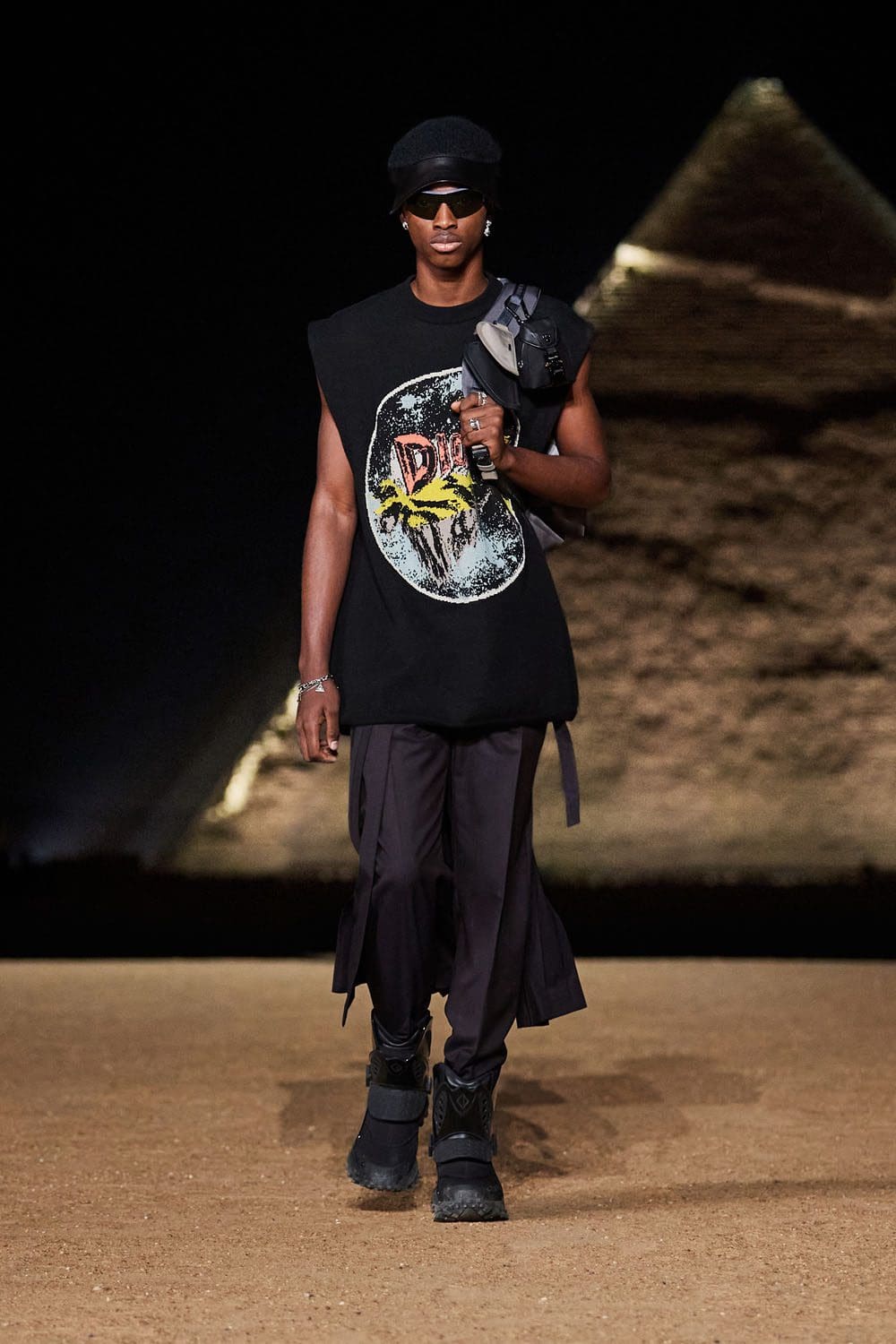 Dior Hombres Egipto Pirámides De Giza Pre Otoño 2023 Runway Magazine 65