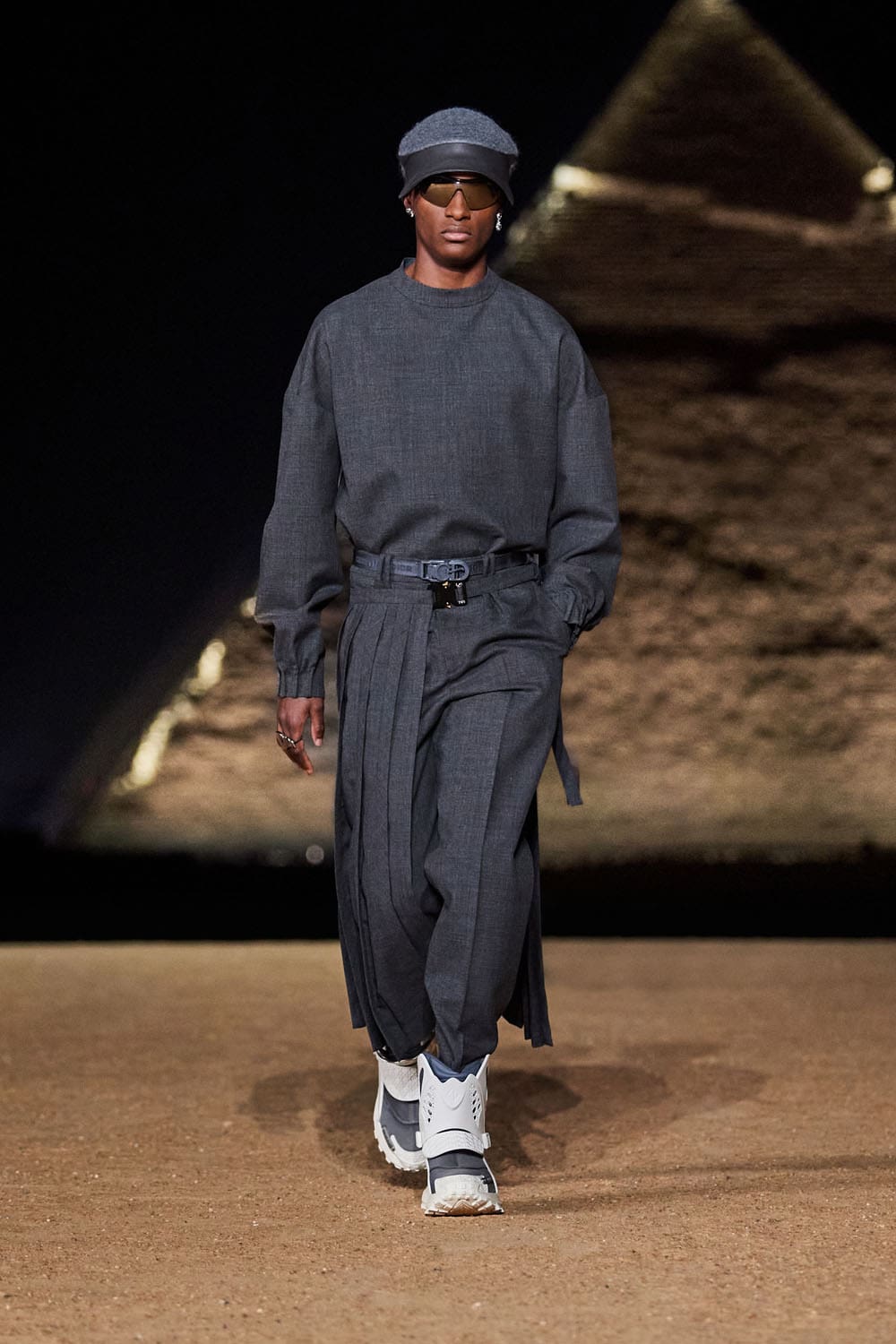 Dior Hombres Egipto Pirámides De Giza Pre Otoño 2023 Runway Magazine 66