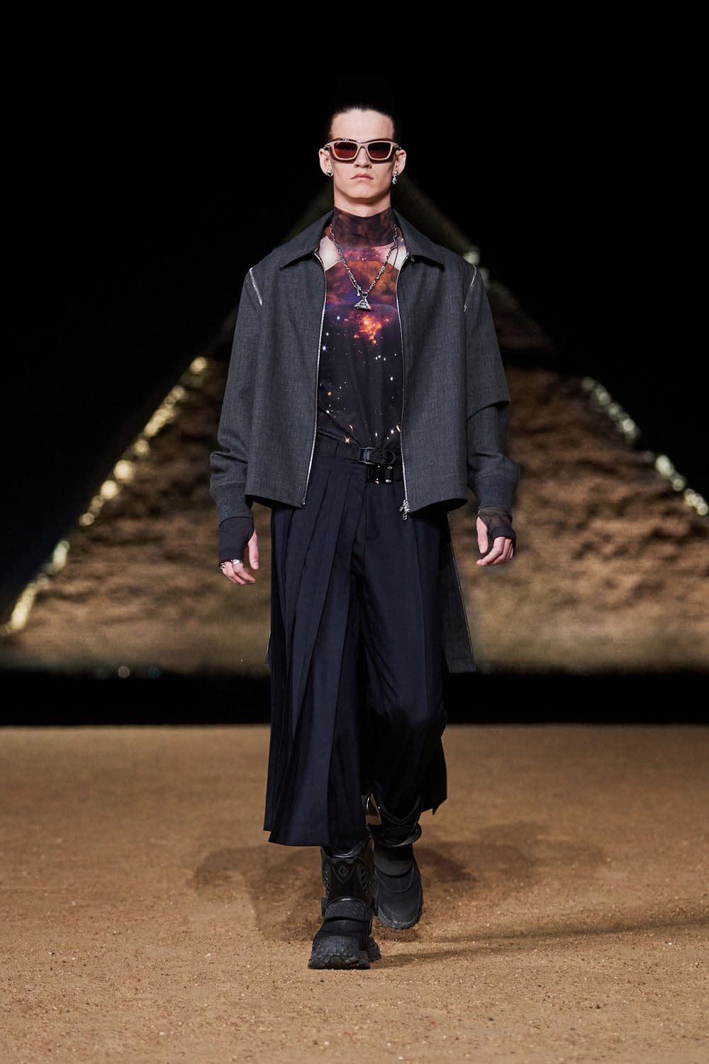 Dior Hombres Egipto Pirámides De Giza Pre Otoño 2023 Runway Magazine 67