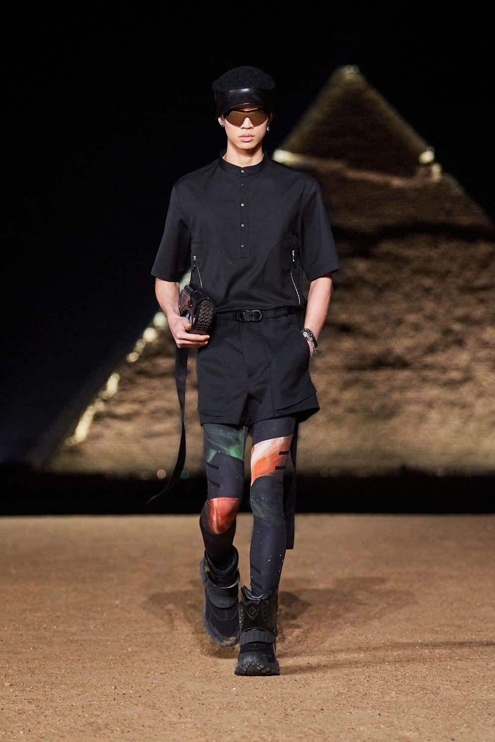 Dior Hombres Egipto Pirámides De Giza Pre Otoño 2023 Runway Magazine 68