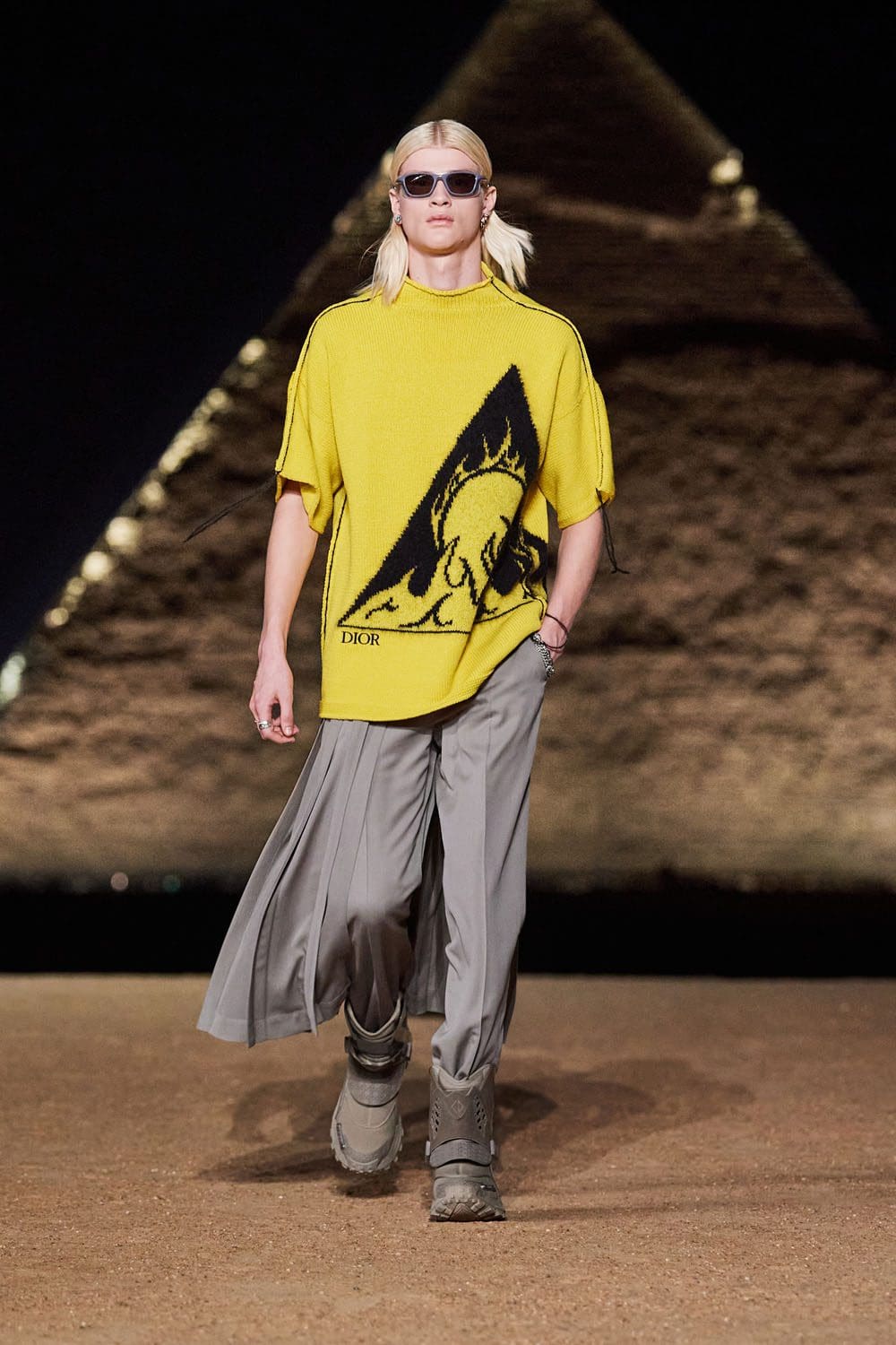 Dior Hombres Egipto Pirámides De Giza Pre Otoño 2023 Runway Magazine 8