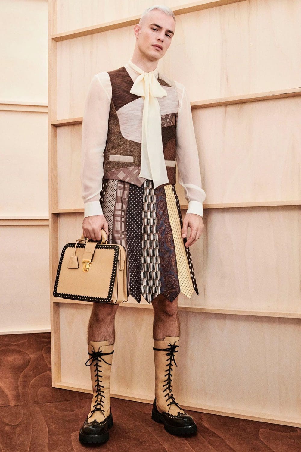 Moschino 早秋系列 2023 Runway 14杂志