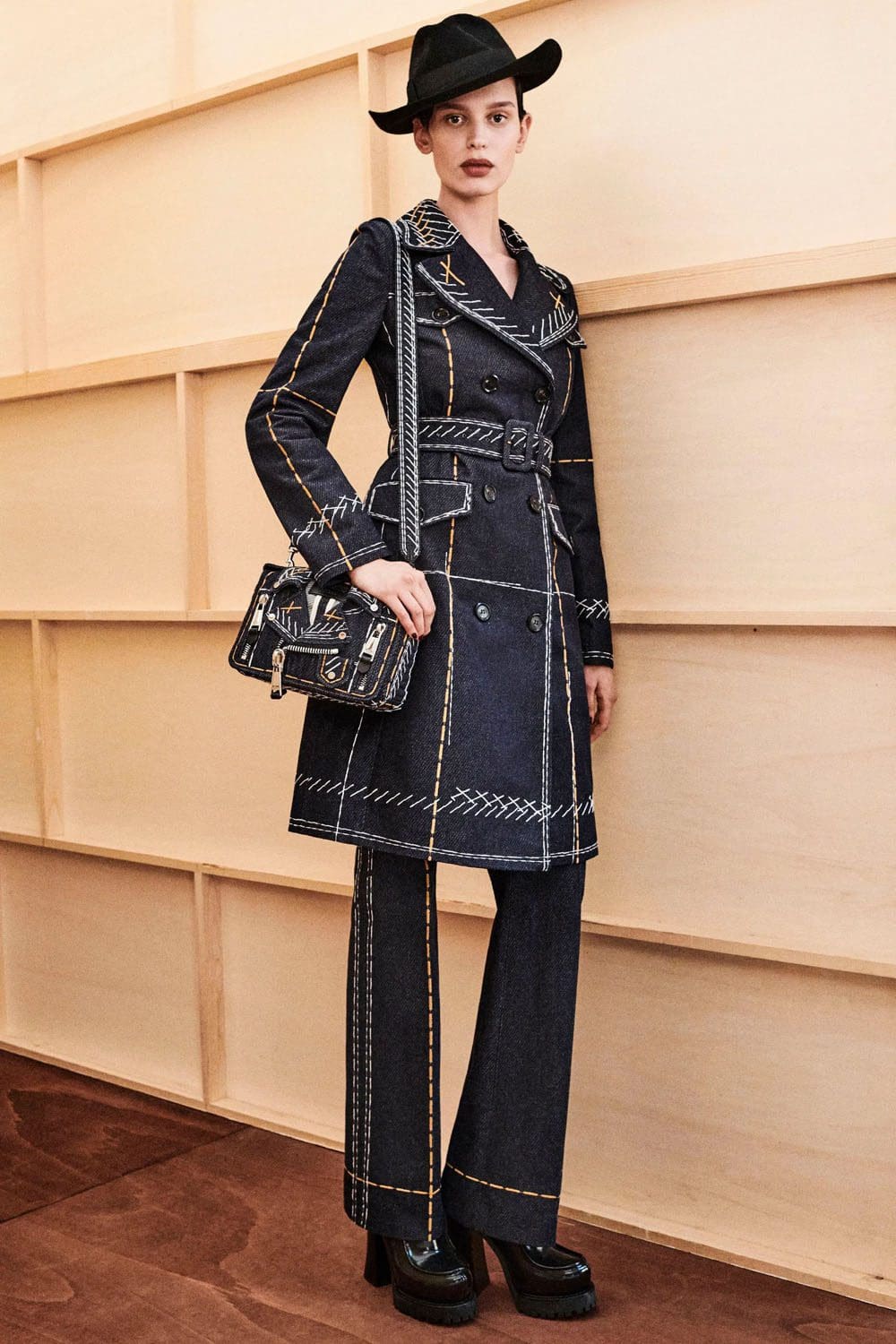 Moschino 早秋系列 2023 Runway 22杂志