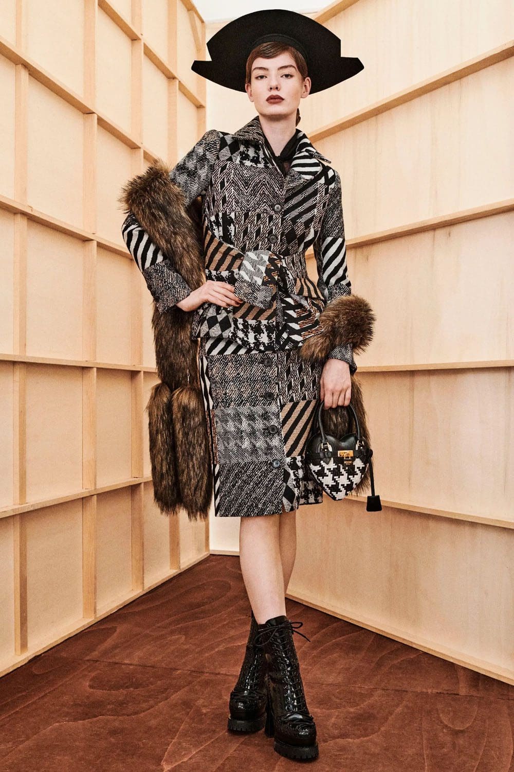 Moschino 早秋系列 2023 Runway 28杂志