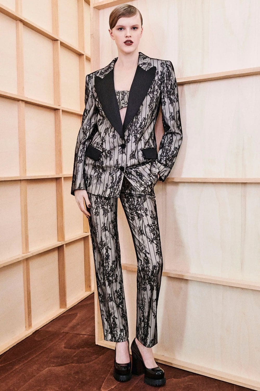 Moschino 早秋系列 2023 Runway 38杂志