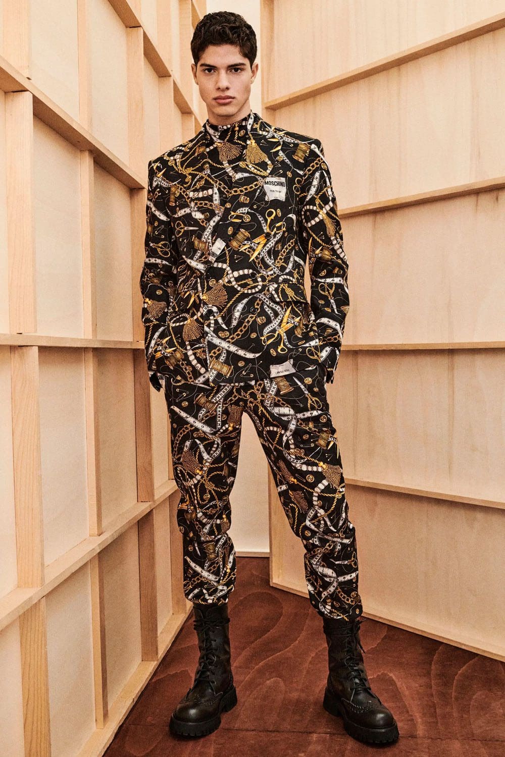 Moschino 早秋系列 2023 Runway 56杂志