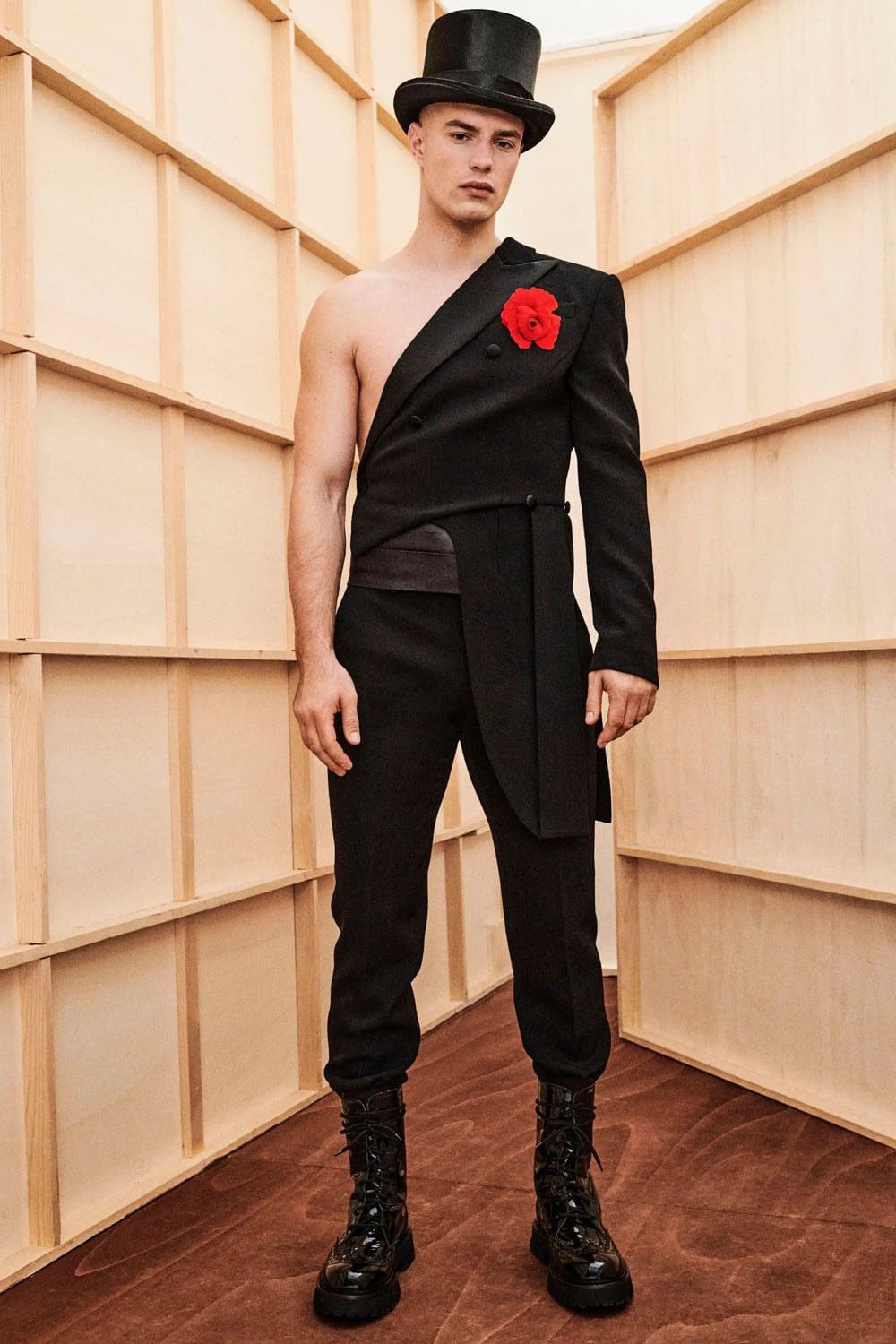 Moschino 早秋系列 2023 Runway 78杂志