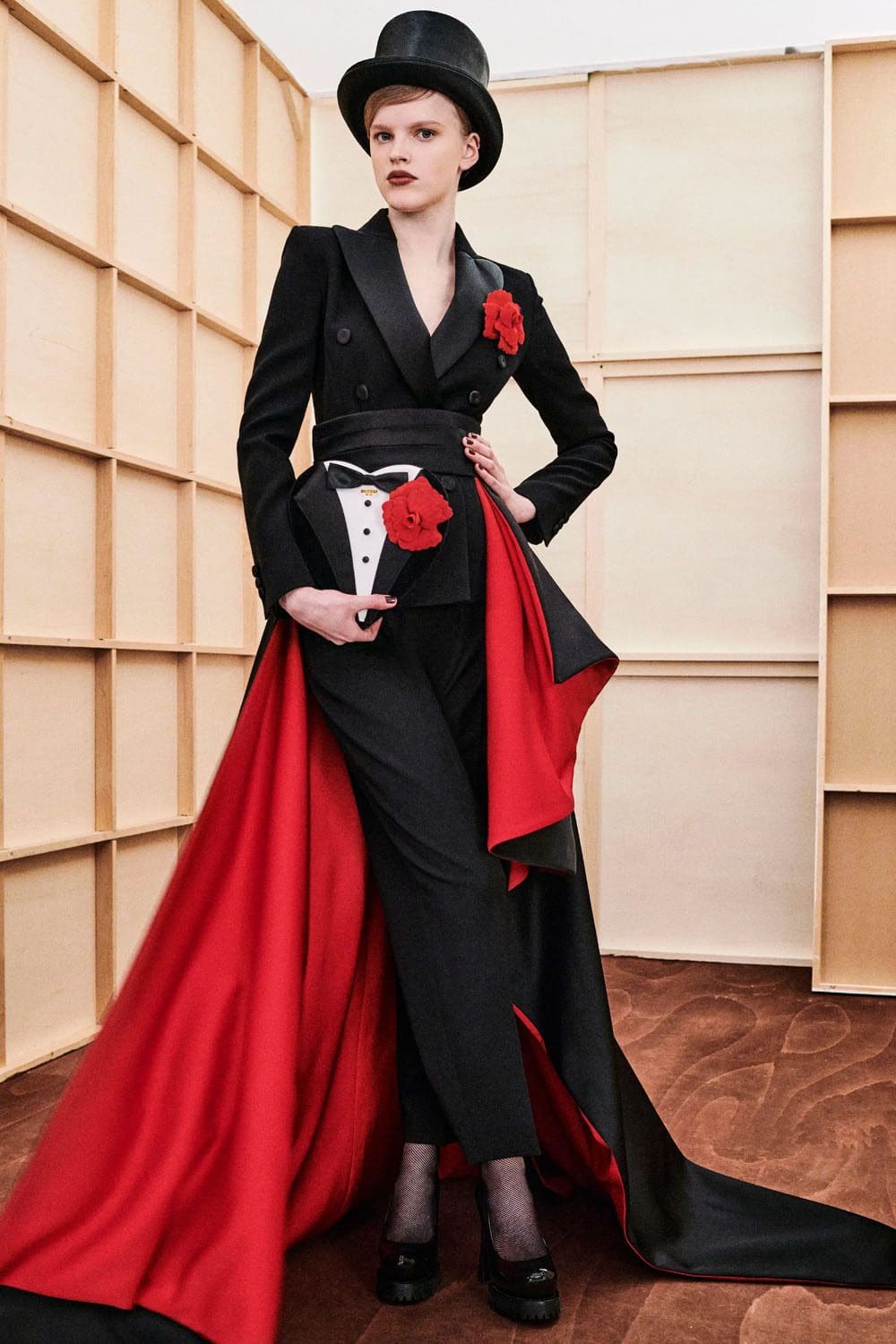 Moschino 早秋系列 2023 Runway 80杂志