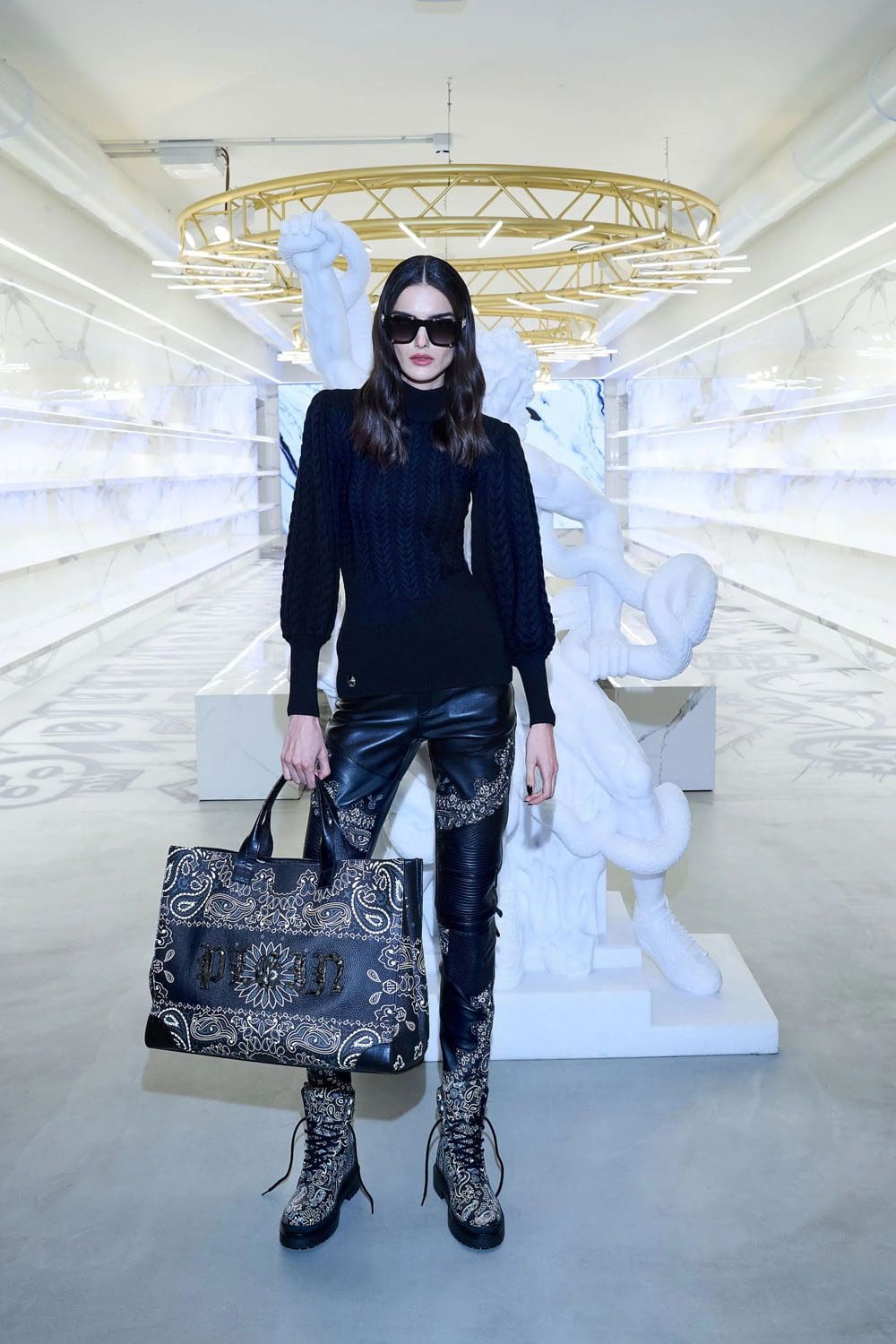 Philipp Plein antes do outono 2023 Runway Revista 11