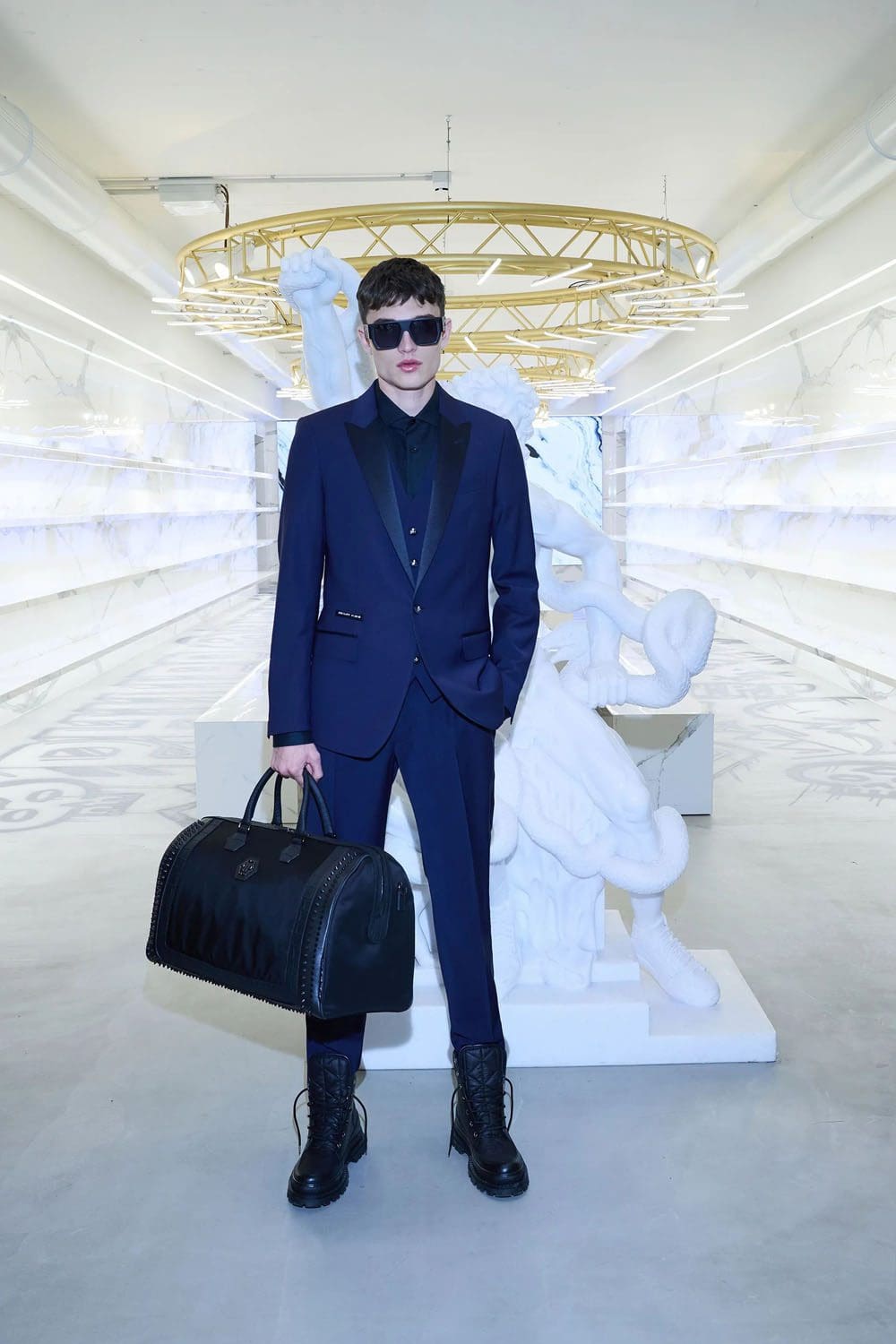 Philipp Plein antes do outono 2023 Runway Revista 32