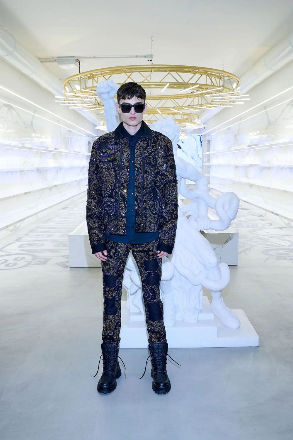 Philipp Plein antes do outono 2023 Runway Revista 36