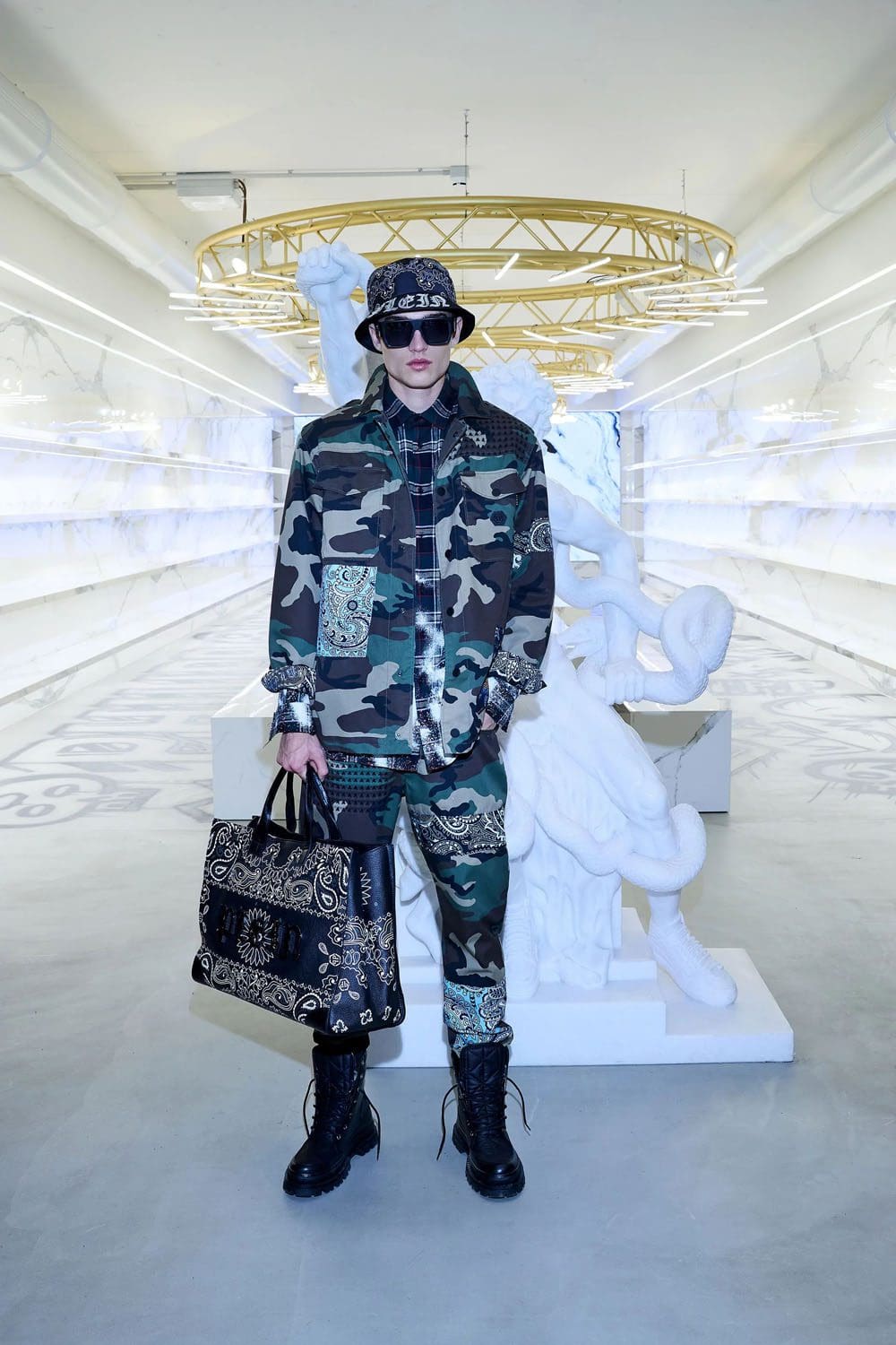 Philipp Plein antes do outono 2023 Runway Revista 49