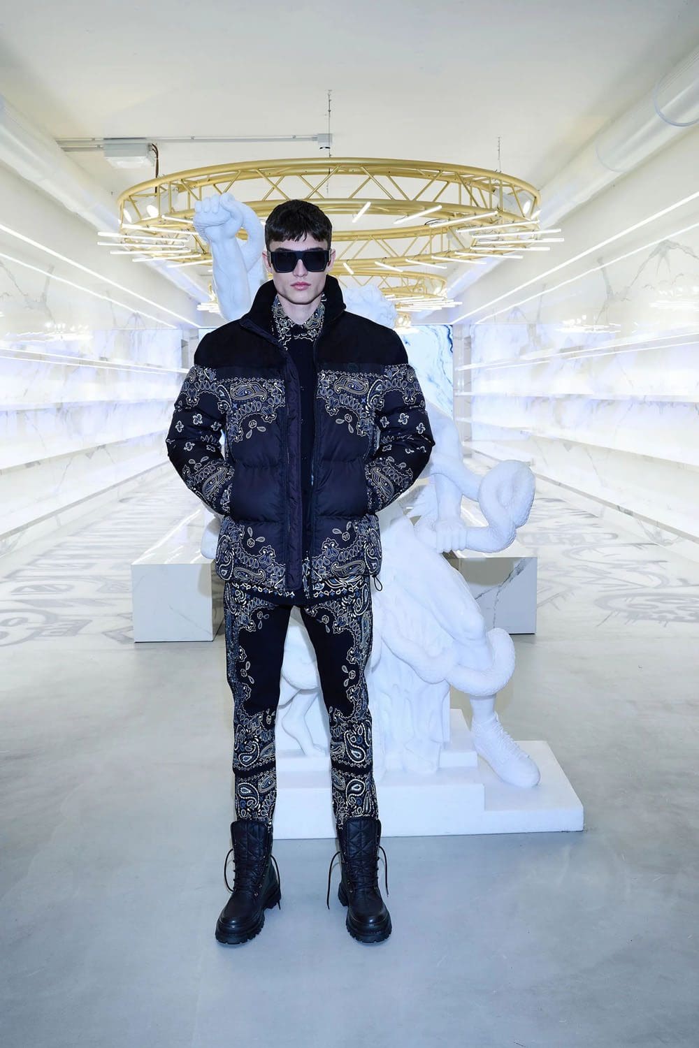 Philipp Plein antes do outono 2023 Runway Revista 5