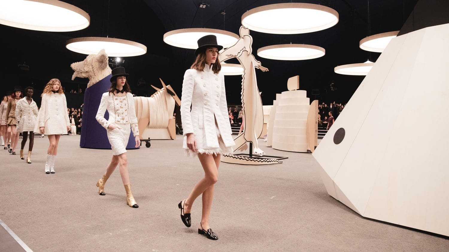 Chanel Haute Couture Spring Summer 2023 finale Runway Magazine 4