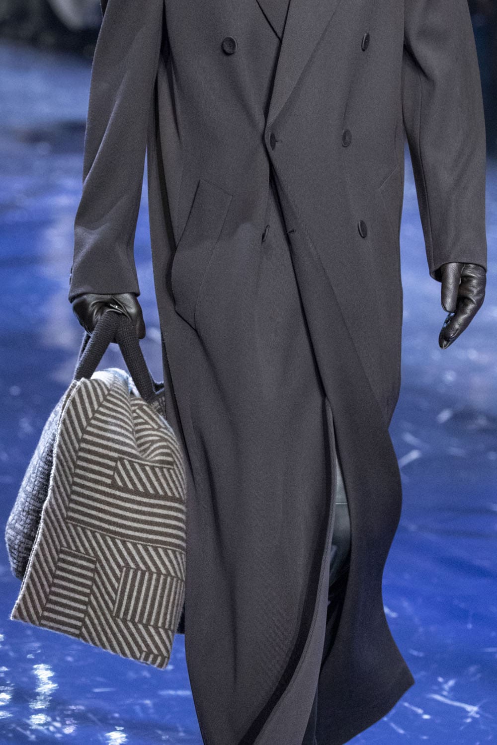 Fendi Close Up Fall 2023 2024 Menswear Runway Magazine 4