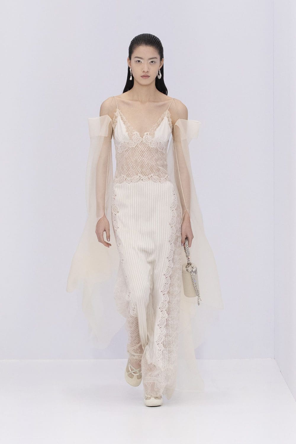 Fendi Couture Spring Summer 2023 Runway Magazine 16
