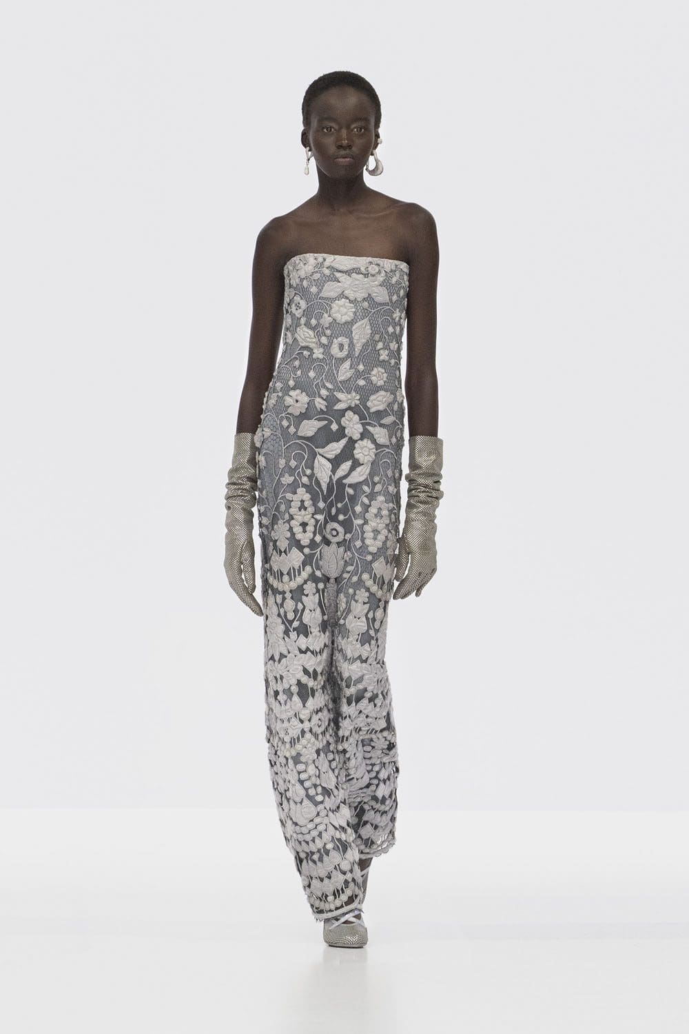 Fendi Couture Spring Summer 2023 Runway Magazine 25