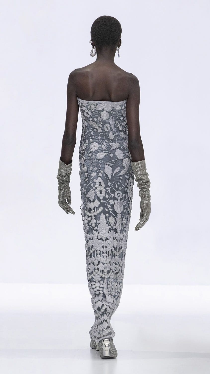 Fendi Haute Couture Spring Summer 2023 Details Close Up Runway Magazine 75
