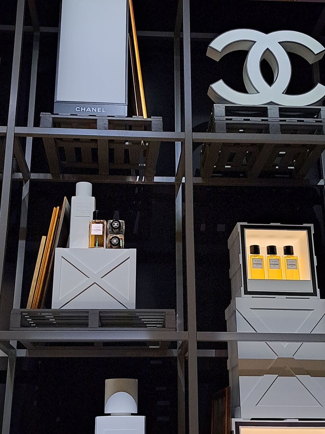 Exposition immersive Le Grand Numero de Chanel par RUNWAY CHARGEUR 25