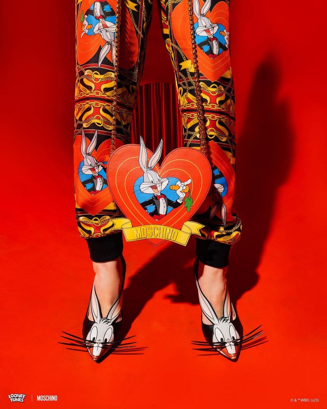 Moschino Bugs Bunny colección cápsula Runway Magazine 13