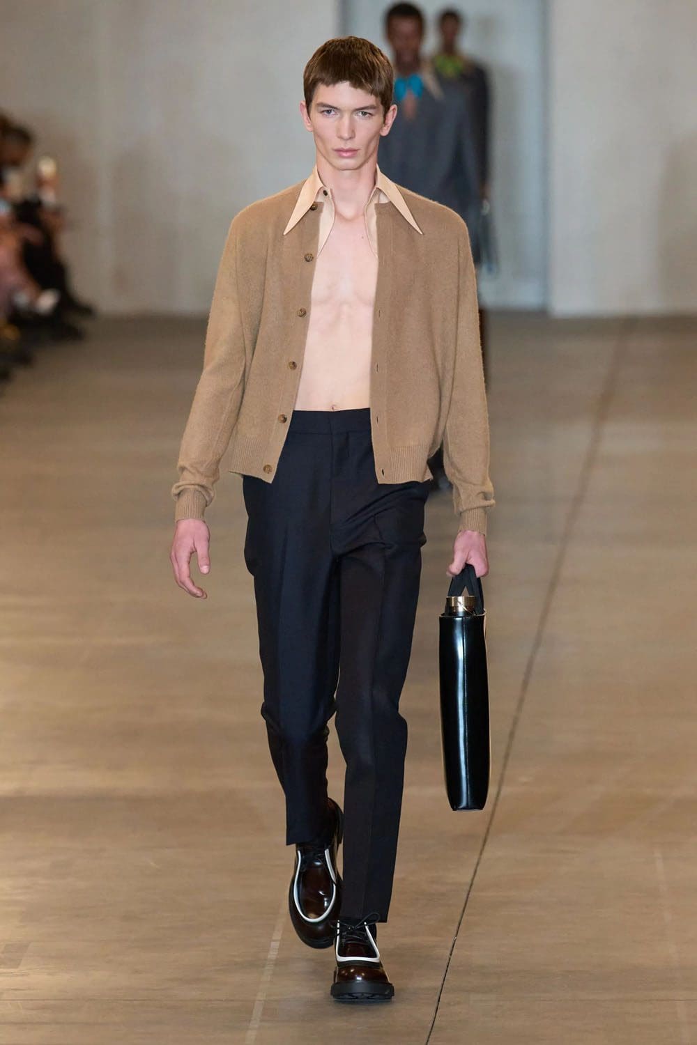 Prada Otoño Invierno 2023 2024 Ropa de Caballero Runway Magazine 10