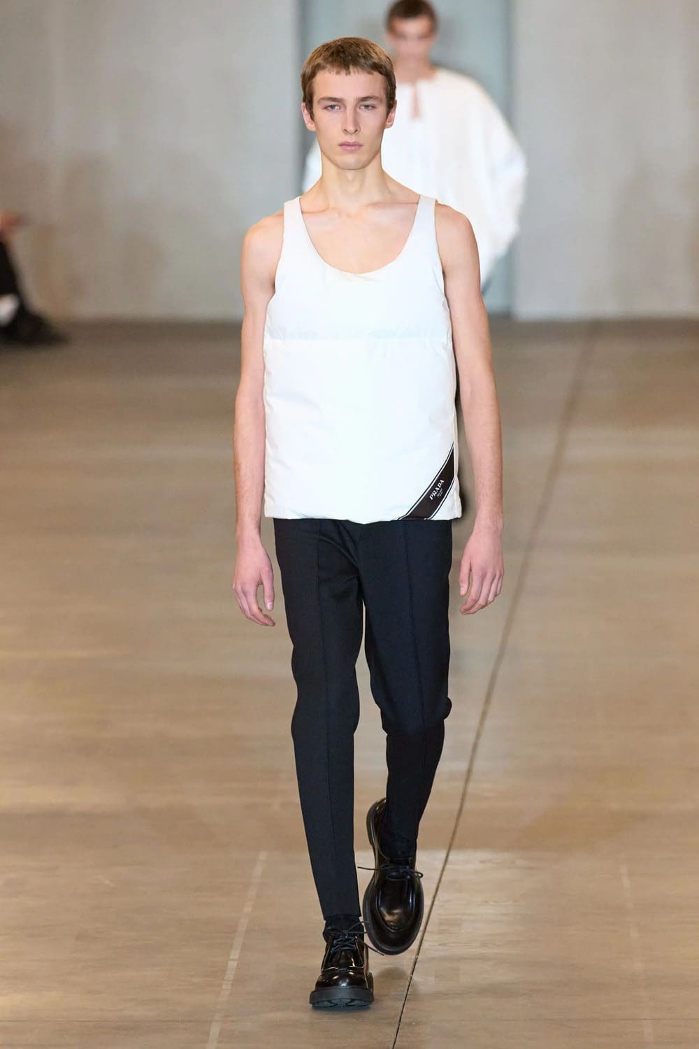 Prada Otoño Invierno 2023 2024 Ropa de Caballero Runway Magazine 16