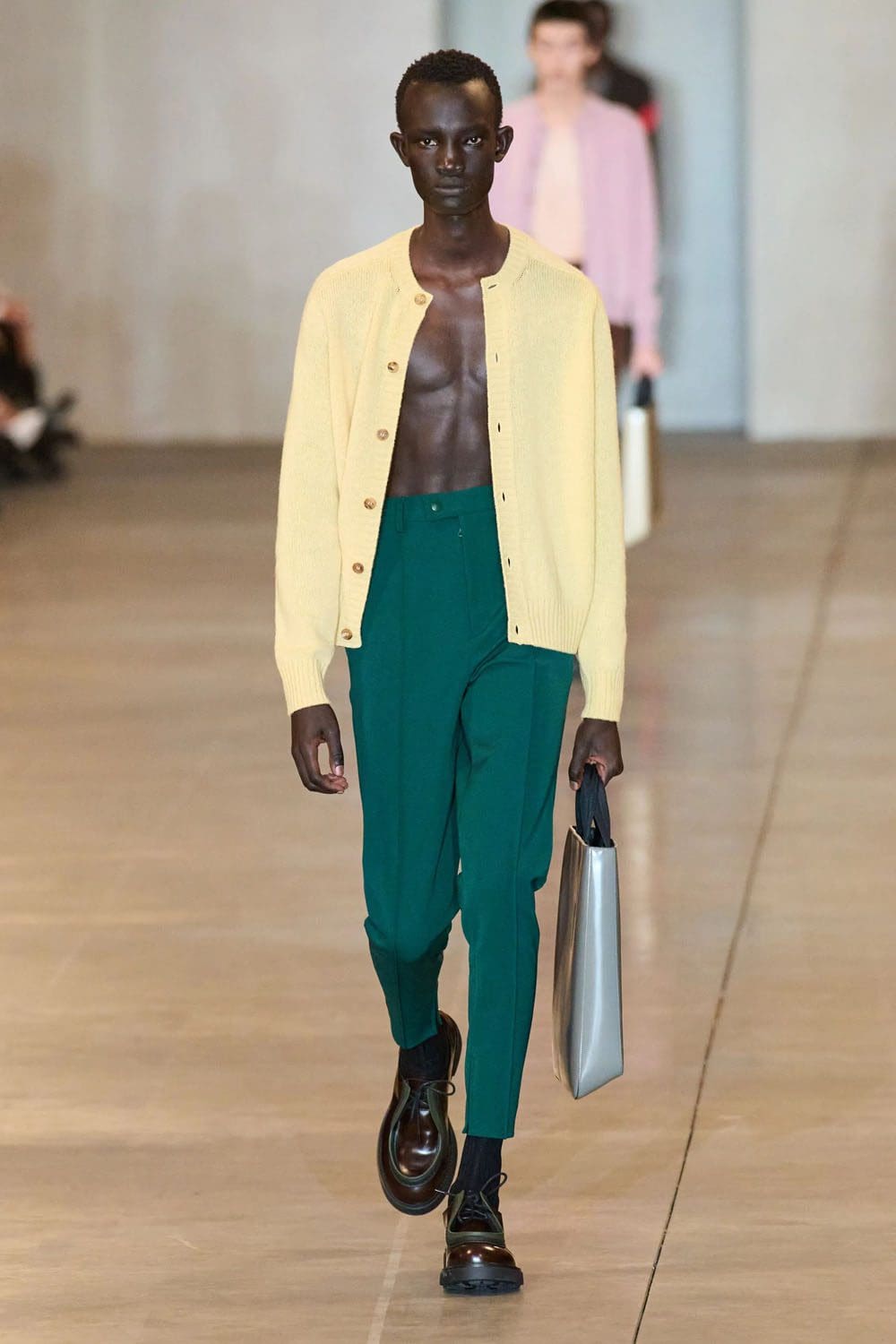 Prada Otoño Invierno 2023 2024 Ropa de Caballero Runway Magazine 36