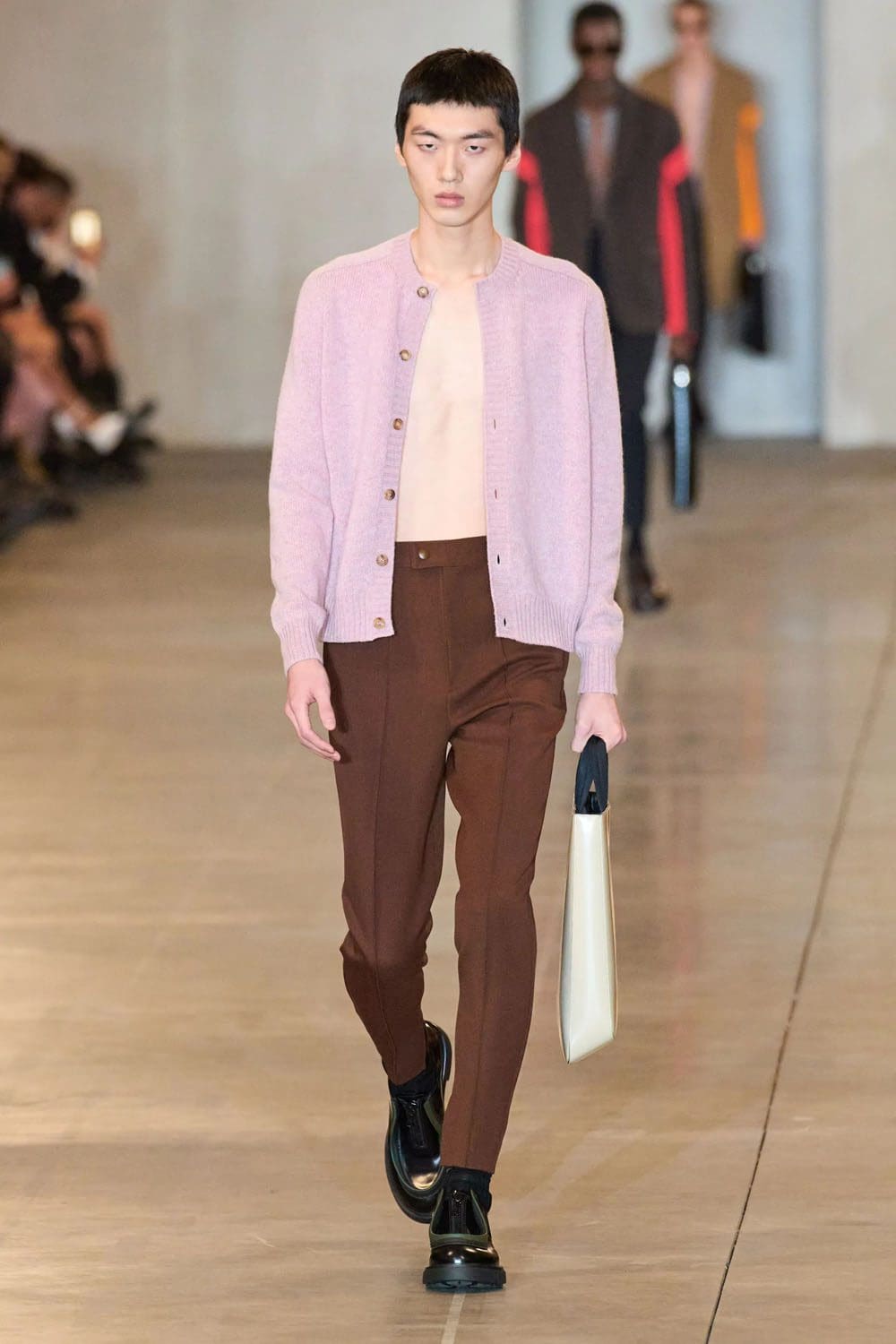 Prada Otoño Invierno 2023 2024 Ropa de Caballero Runway Magazine 37