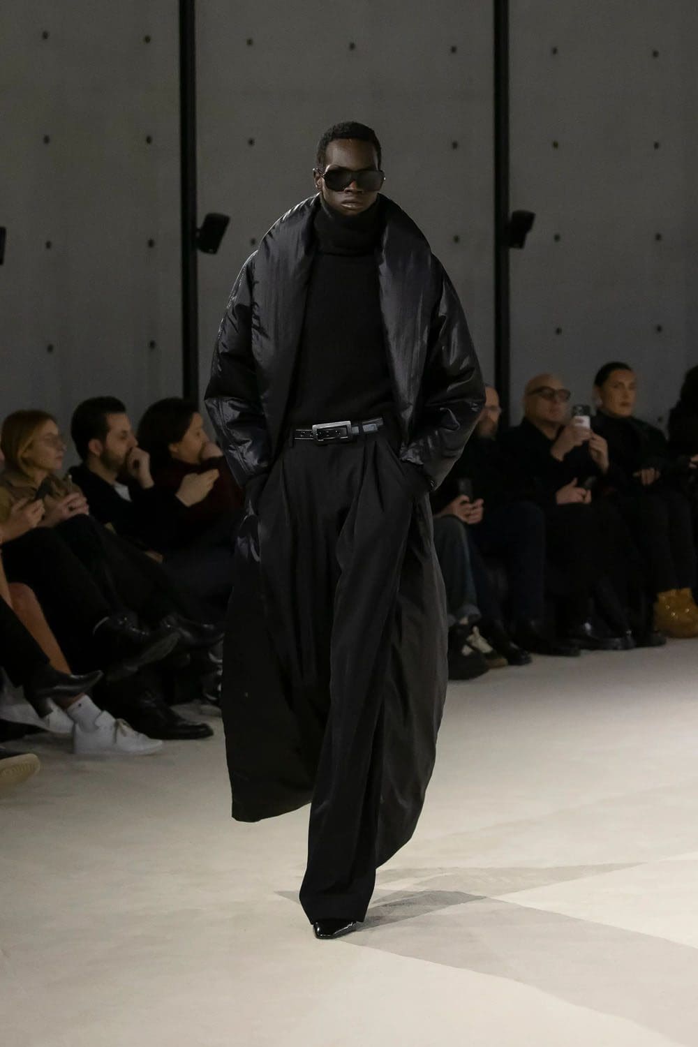 Saint Laurent Automne Hiver 2023 2024 Vêtements pour hommes Runway Magazine 12