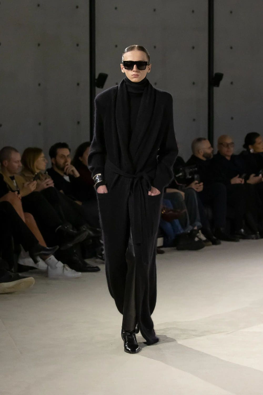 Saint Laurent Automne Hiver 2023 2024 Vêtements pour hommes Runway Magazine 13