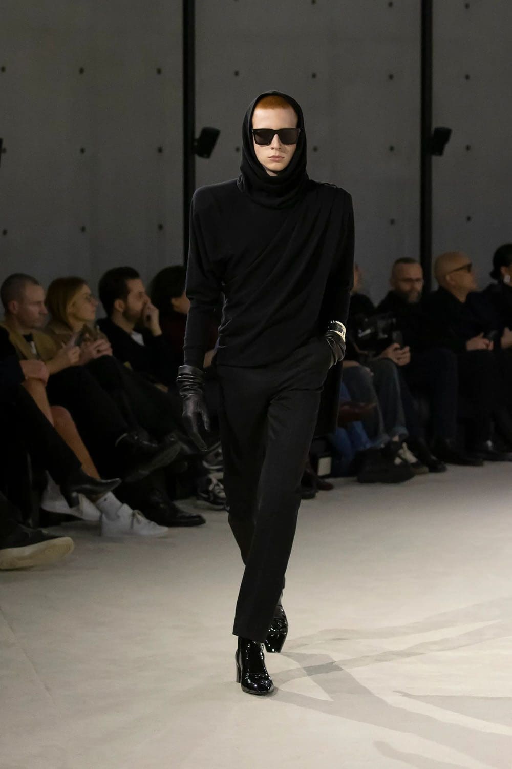 Saint Laurent Automne Hiver 2023 2024 Vêtements pour hommes Runway Magazine 15
