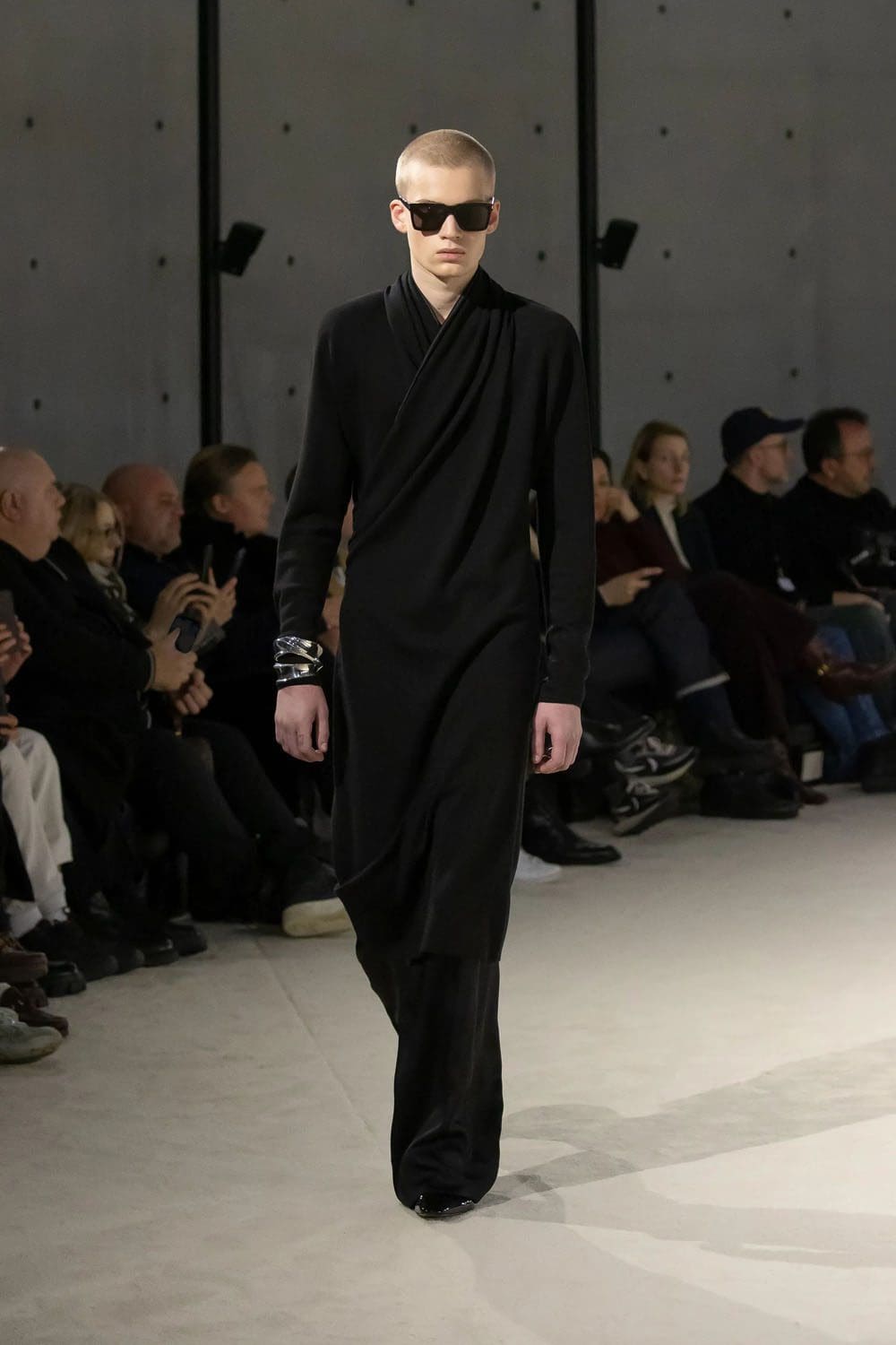 Saint Laurent Automne Hiver 2023 2024 Vêtements pour hommes Runway Magazine 18