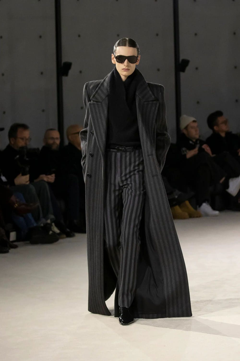 Saint Laurent Automne Hiver 2023 2024 Vêtements pour hommes Runway Magazine 21