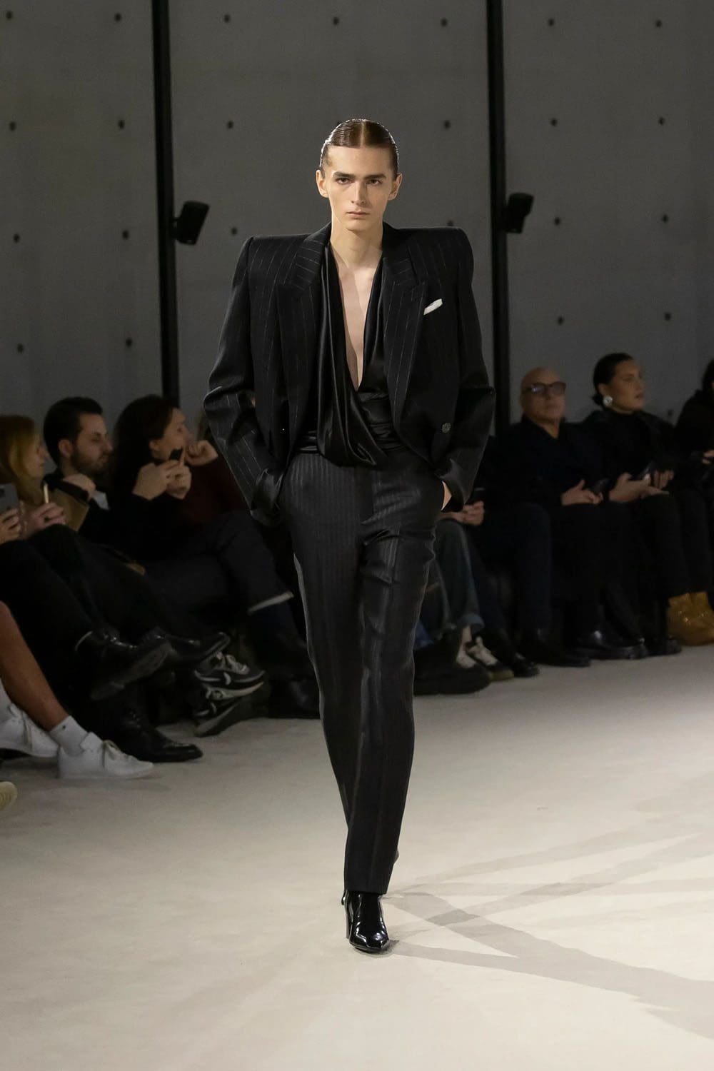 Saint Laurent Automne Hiver 2023 2024 Vêtements pour hommes Runway Magazine 23