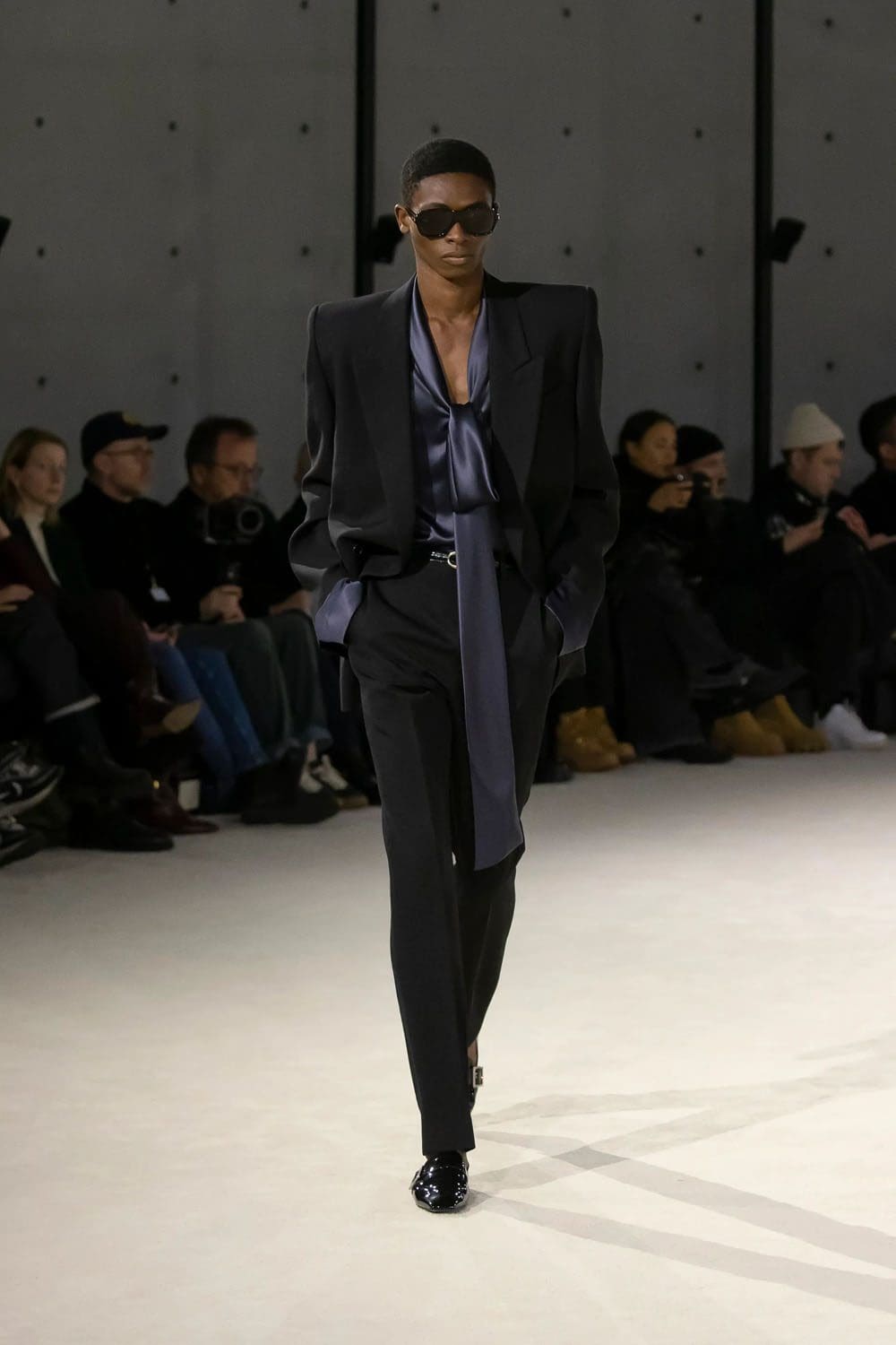 Saint Laurent Automne Hiver 2023 2024 Vêtements pour hommes Runway Magazine 27