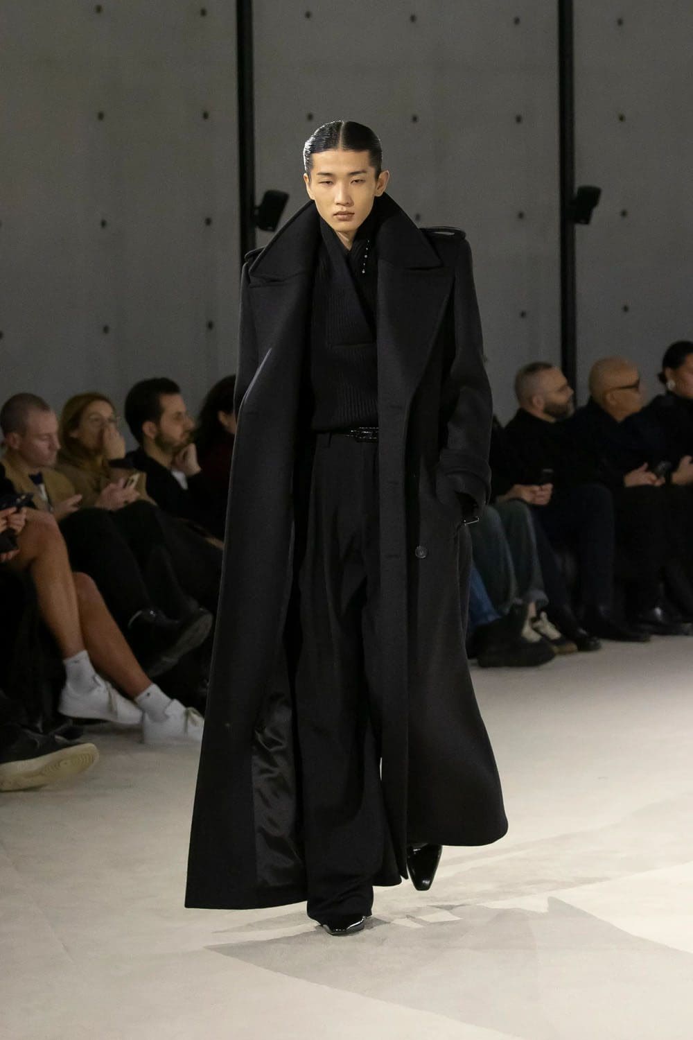 Saint Laurent Automne Hiver 2023 2024 Vêtements pour hommes Runway Magazine 29