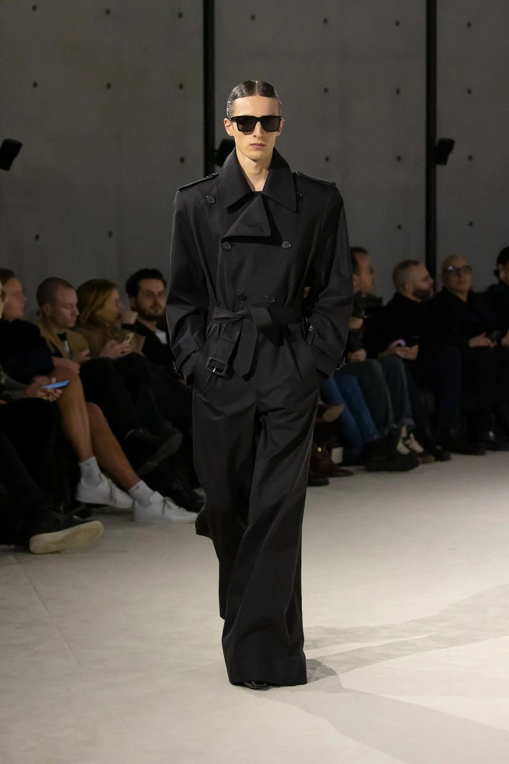 Saint Laurent Automne Hiver 2023 2024 Vêtements pour hommes Runway Magazine 31