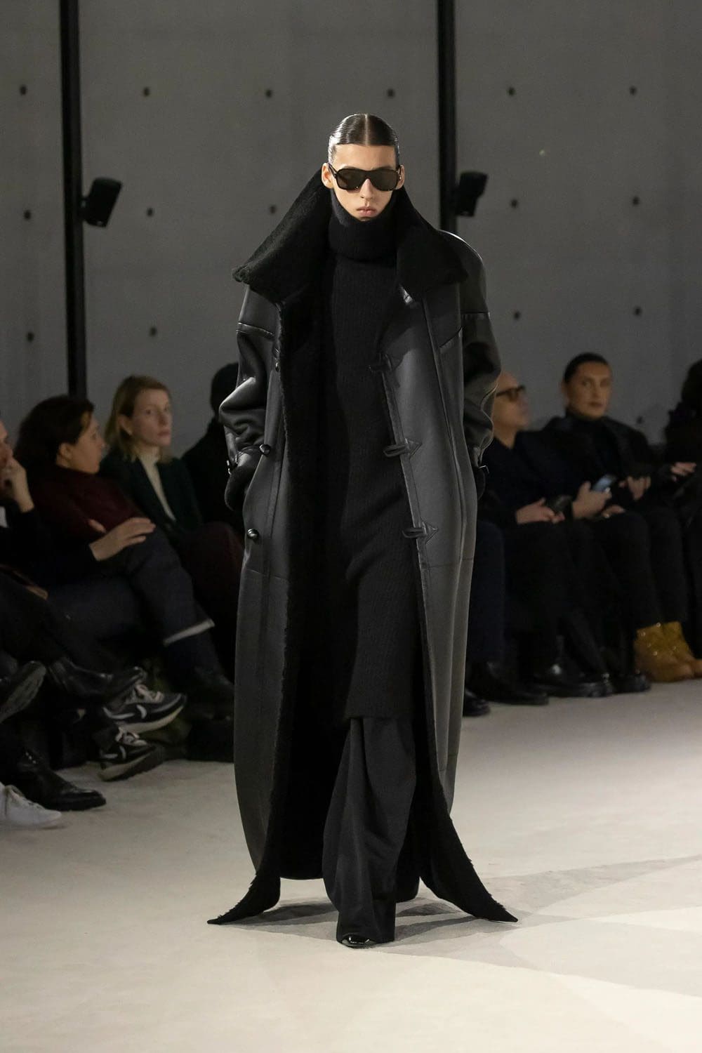 Saint Laurent Automne Hiver 2023 2024 Vêtements pour hommes Runway Magazine 33