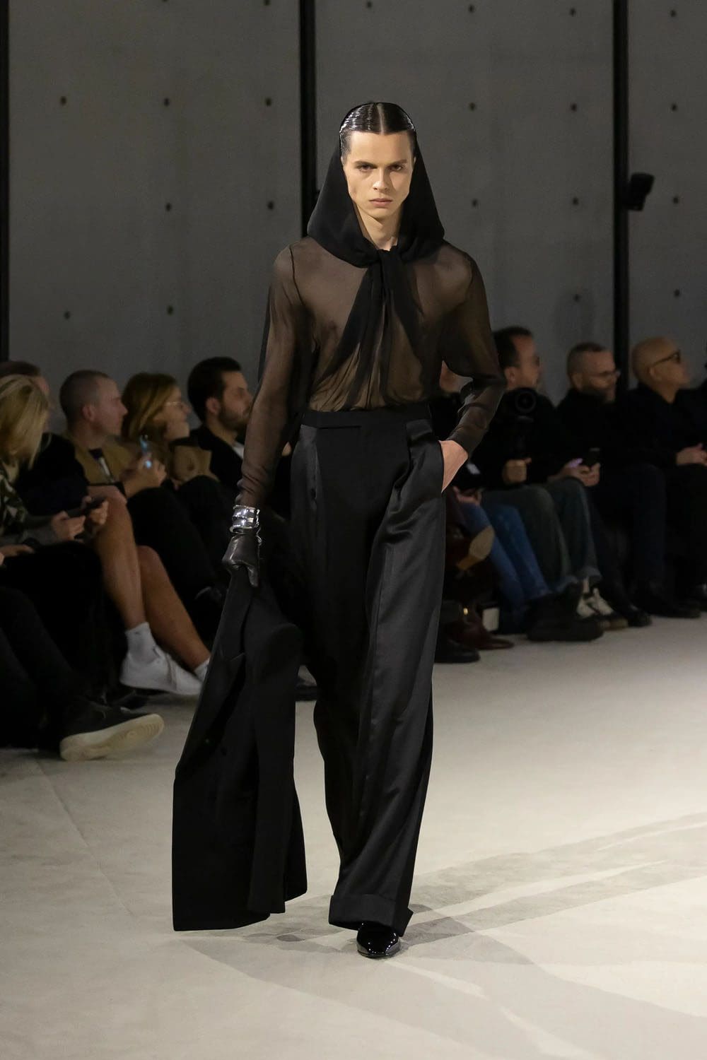 Saint Laurent Automne Hiver 2023 2024 Vêtements pour hommes Runway Magazine 35